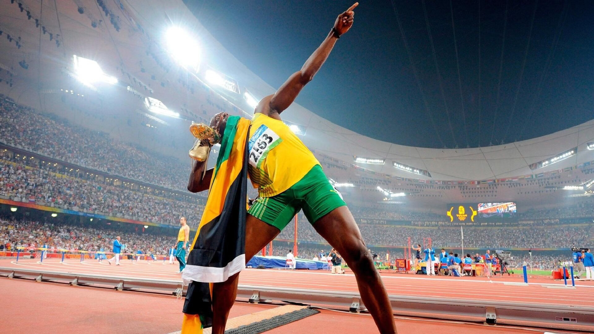 -球员在节奏变化中如何确保场上沟通顺畅，如何管理球员在比赛中的情绪